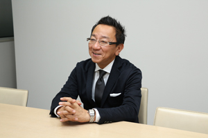 志経営：株式会社ラクーンホールディングス　小方代表２